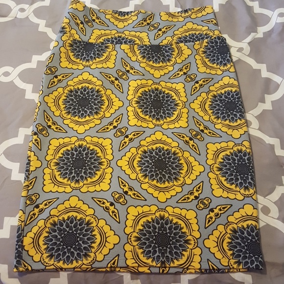 LuLaRoe Dresses & Skirts - Lularoe Cassie pencil skirt